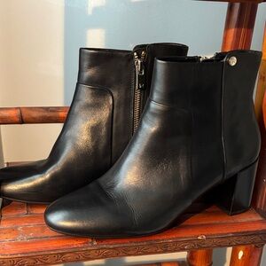 Taryn Rose Black Leather Ankle Boots w Gold Zipper